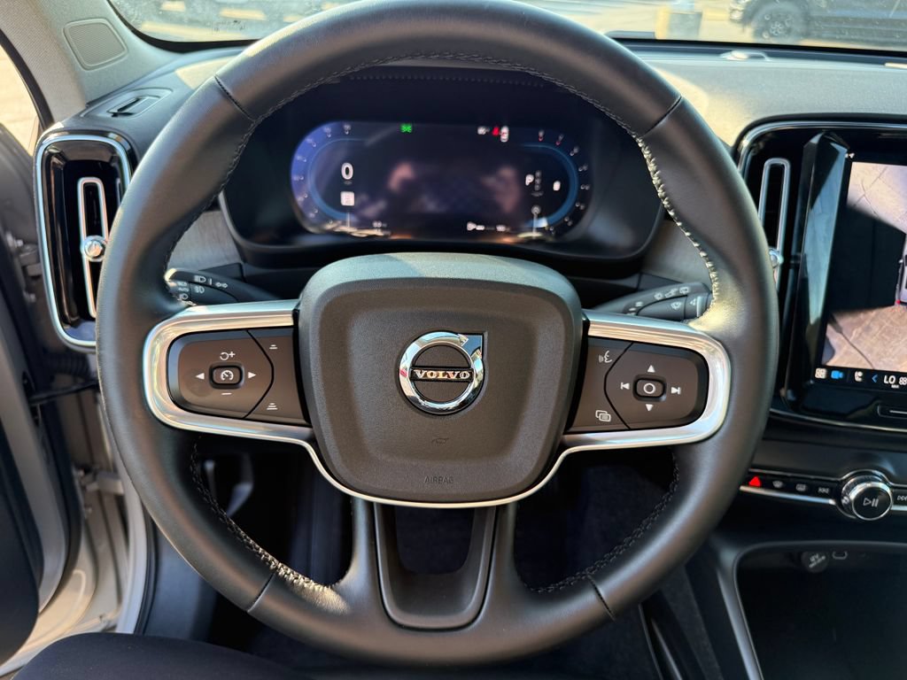 Used 2025 Volvo XC40 B5 Plus AWD/4WD image 20
