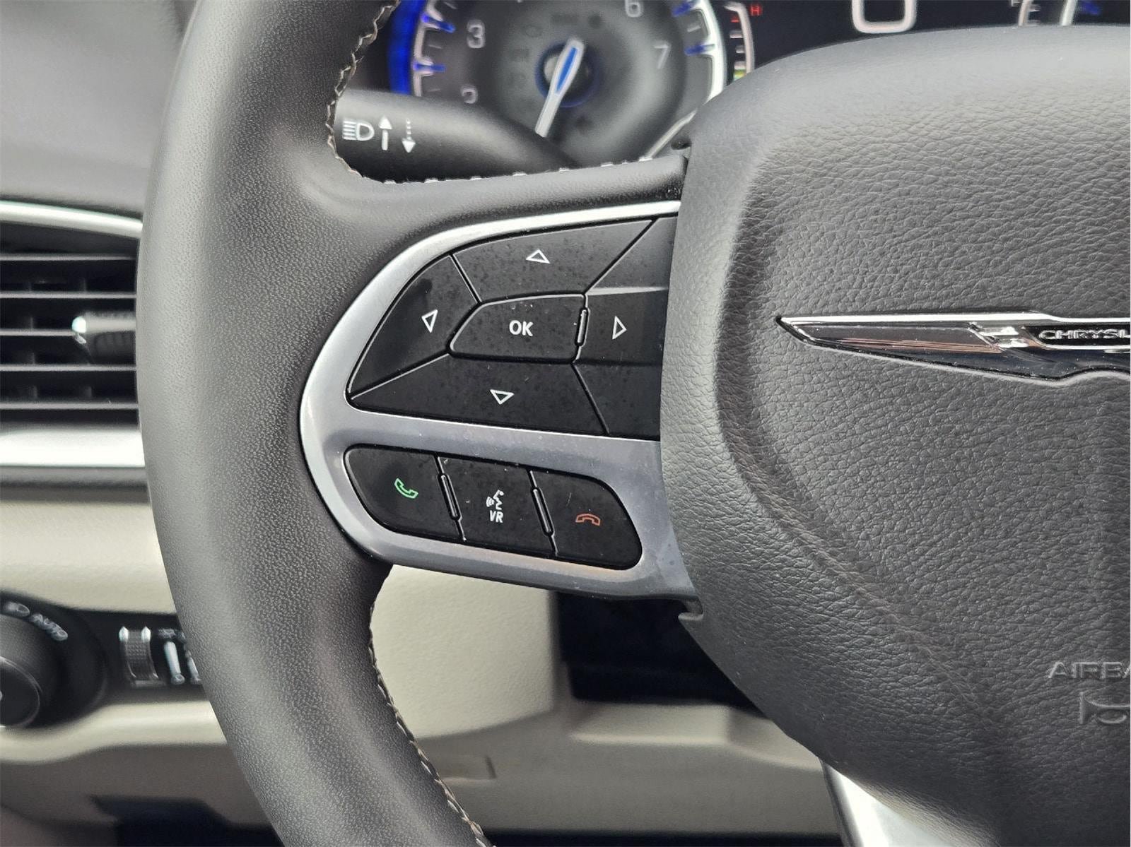 Used 2024 Chrysler Pacifica Touring-L FWD image 24