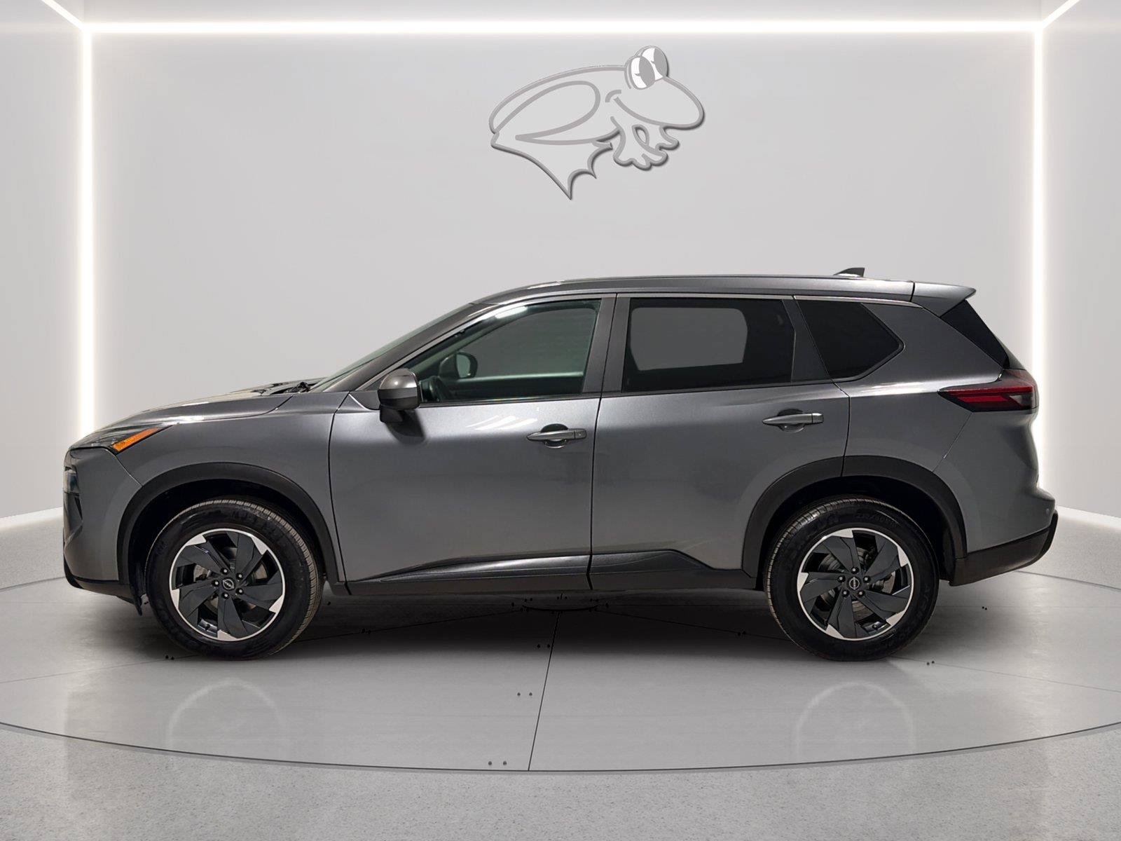 Used 2025 Nissan Rogue SV AWD/4WD image 2