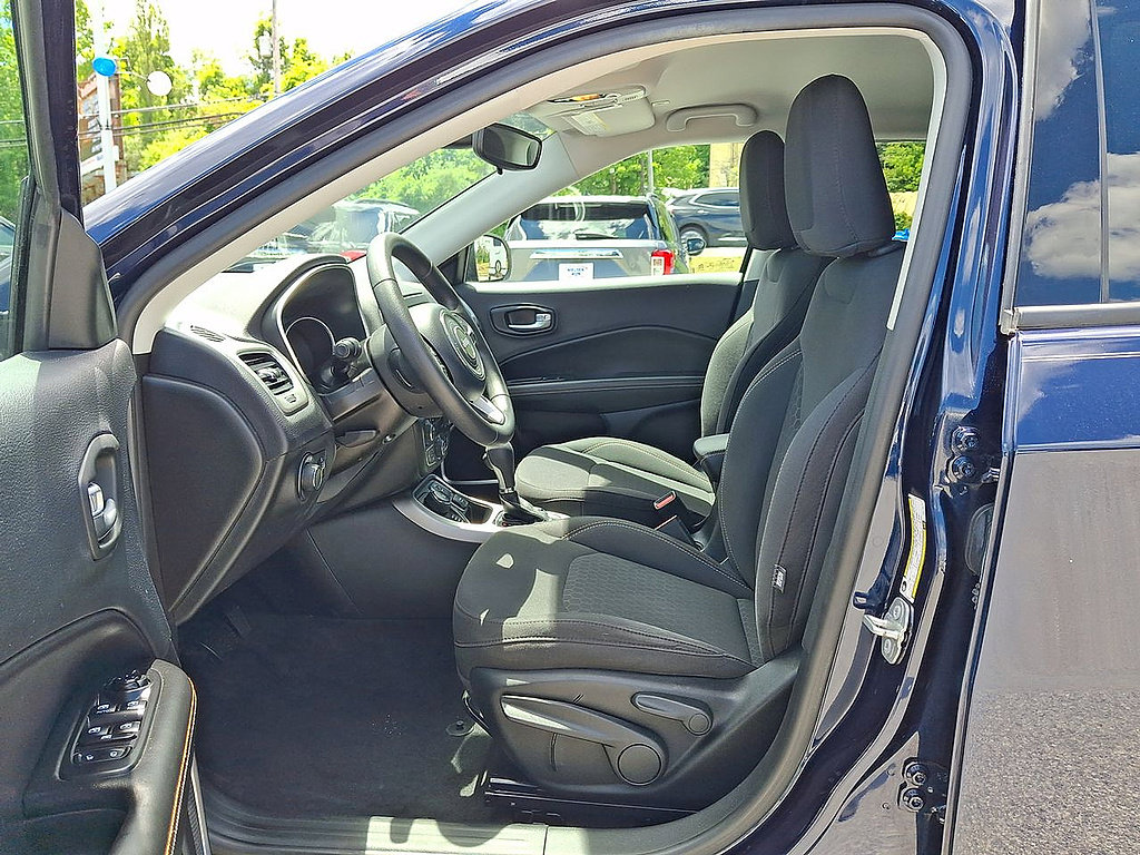 Used 2018 Jeep Compass Sport w/ Tech Group AWD/4WD image 11