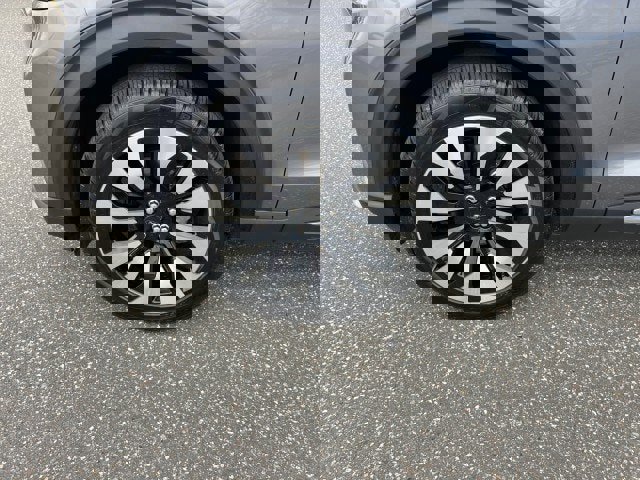 Certified 2025 Ford Explorer Platinum w/ LUX Leather Package image 32