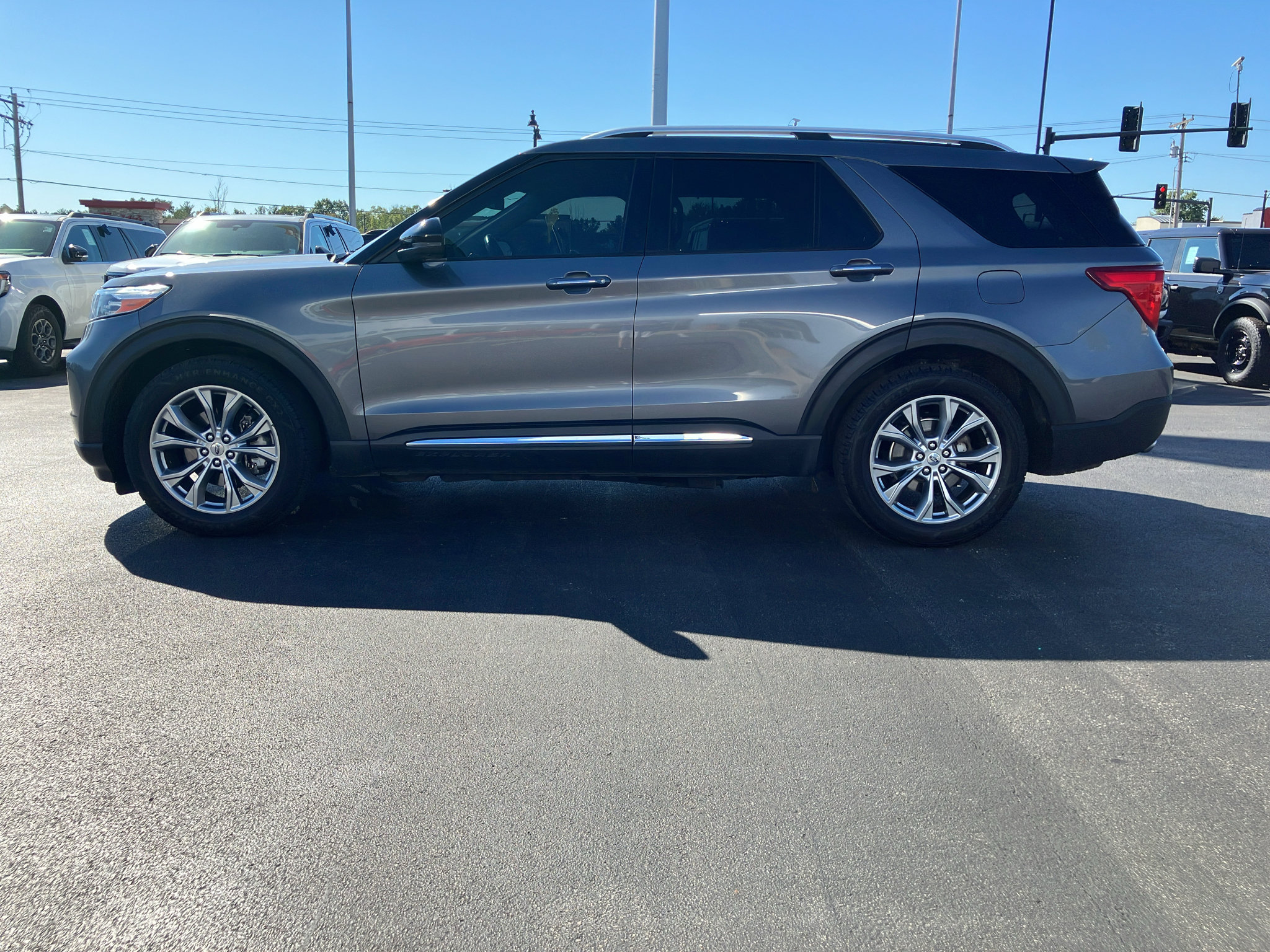 Certified 2021 Ford Explorer Limited w/ Equipment Group 301A RWD image 3