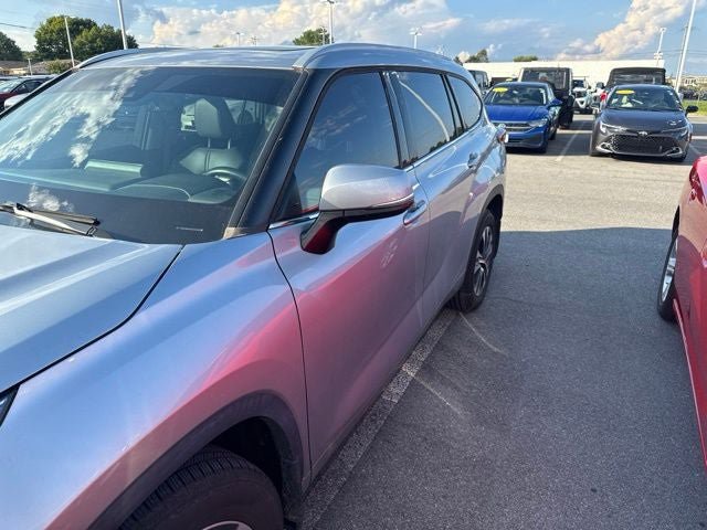 Used 2022 Toyota Highlander XLE AWD/4WD image 12