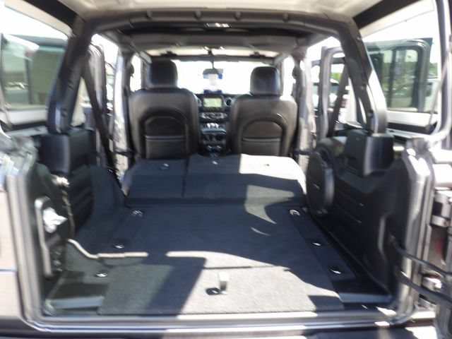 Used 2022 Jeep Wrangler Unlimited Sahara AWD/4WD image 28