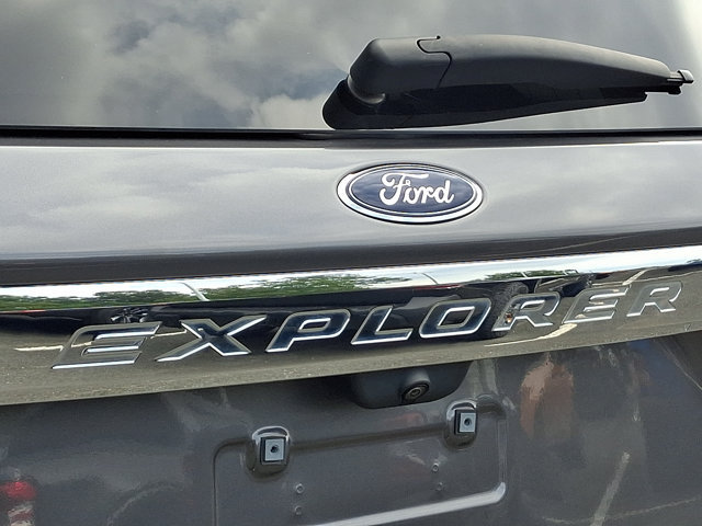 Certified 2023 Ford Explorer XLT w/ Equipment Group 202A AWD/4WD image 35