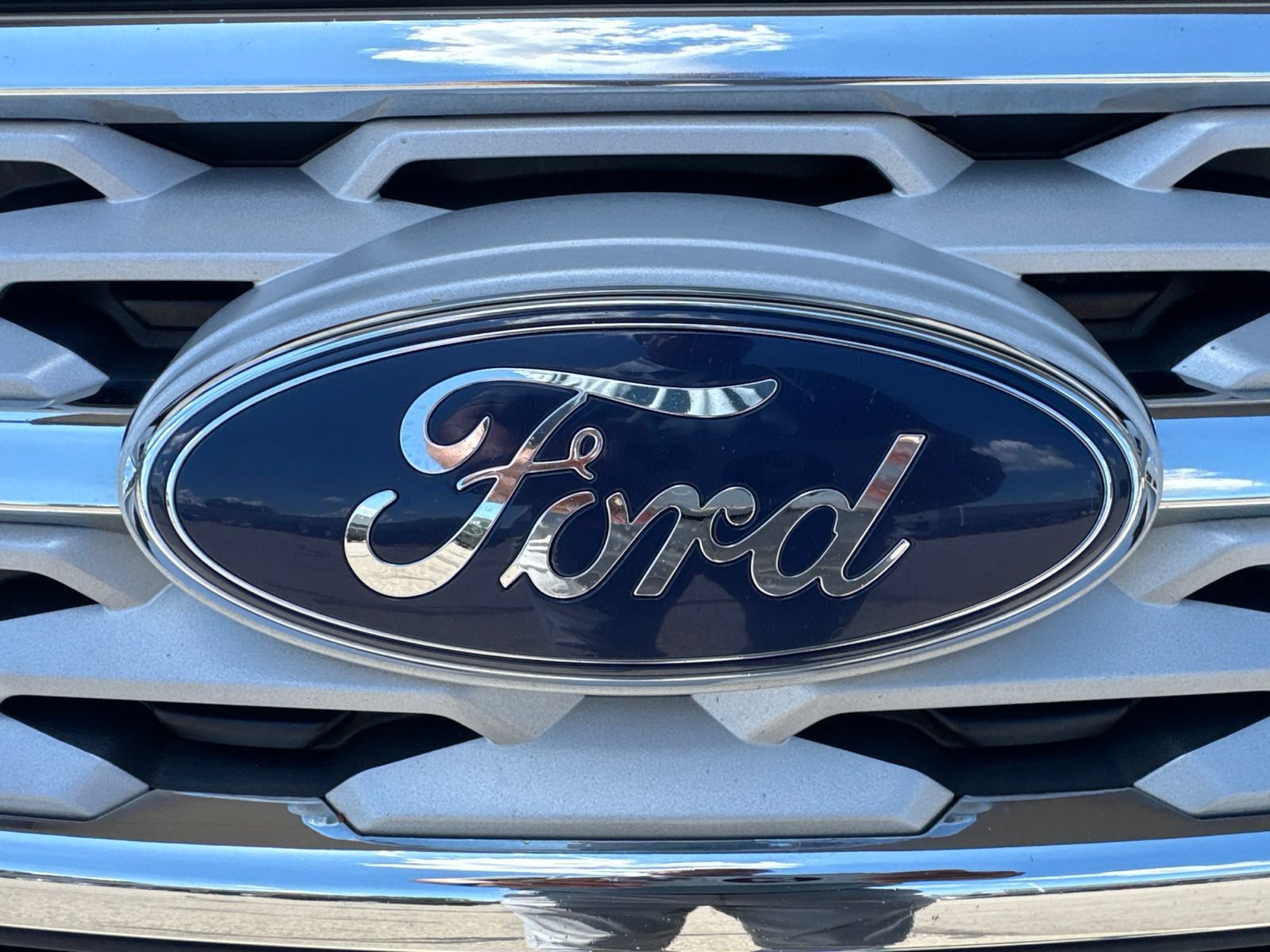 Certified 2018 Ford Explorer XLT w/ Equipment Group 202A FWD image 13