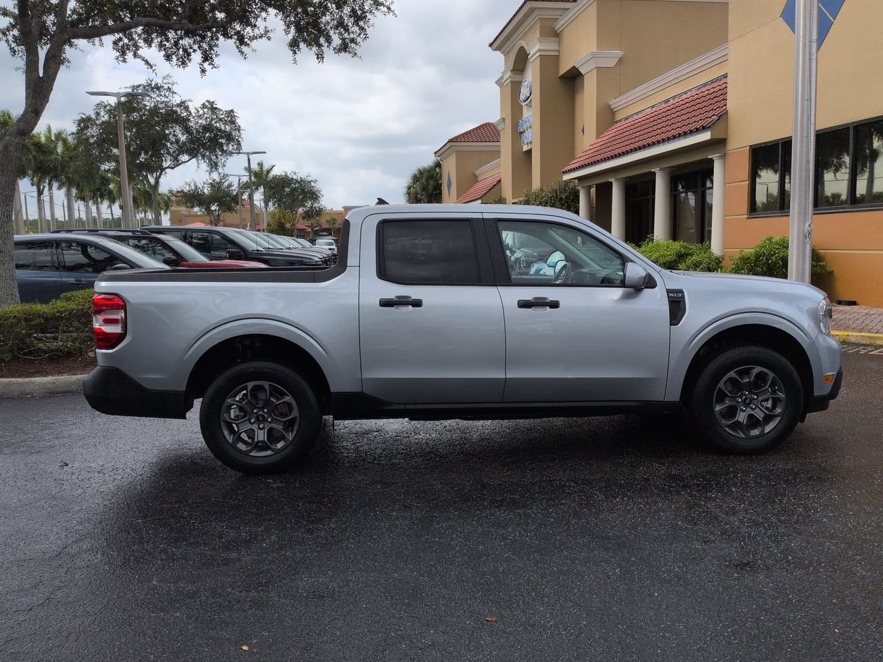 Certified 2022 Ford Maverick XLT w/ XLT Luxury Package FWD image 3