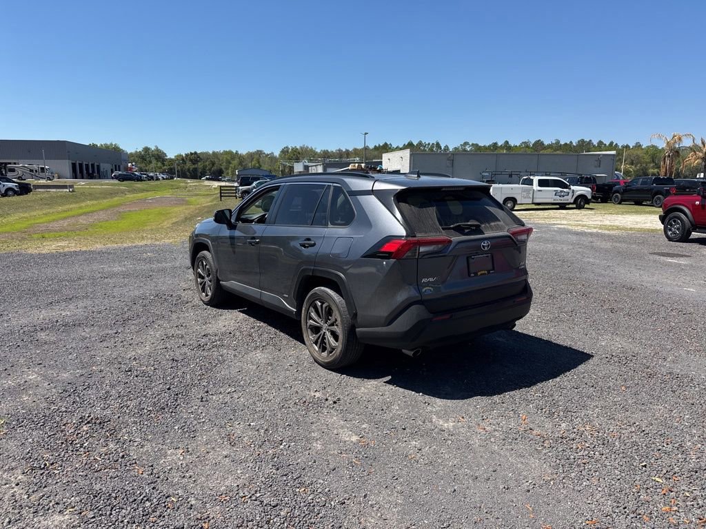 Used 2022 Toyota RAV4 XLE Premium image 3