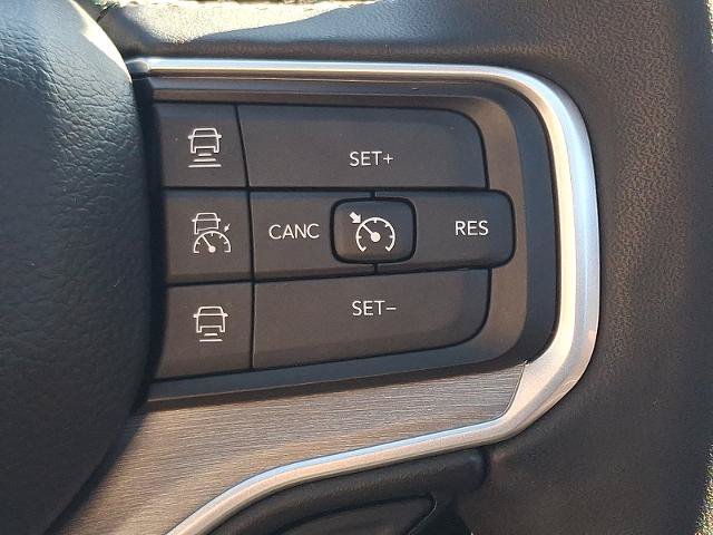 Used 2025 Jeep Wagoneer 4WD w/ Premium Group I image 24