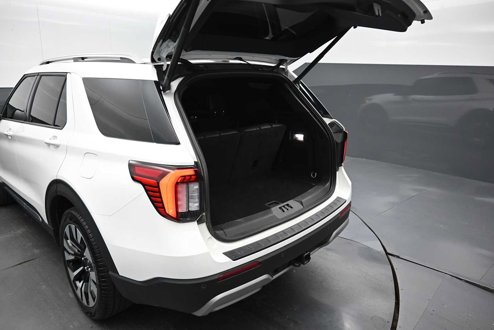 Certified 2026 Ford Explorer Platinum w/ LUX Leather Package AWD/4WD image 27