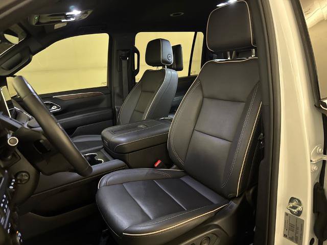 Used 2024 Chevrolet Suburban Premier w/ Advanced Technology Package RWD image 17