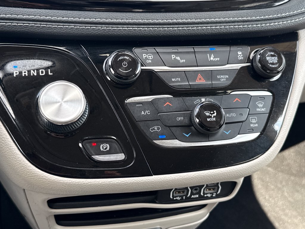 Used 2021 Chrysler Pacifica Touring-L FWD image 22