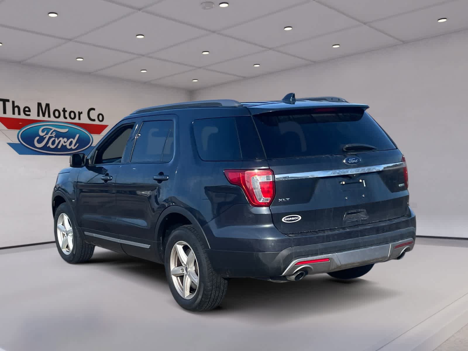 Certified 2017 Ford Explorer XLT w/ Equipment Group 202A AWD/4WD image 3