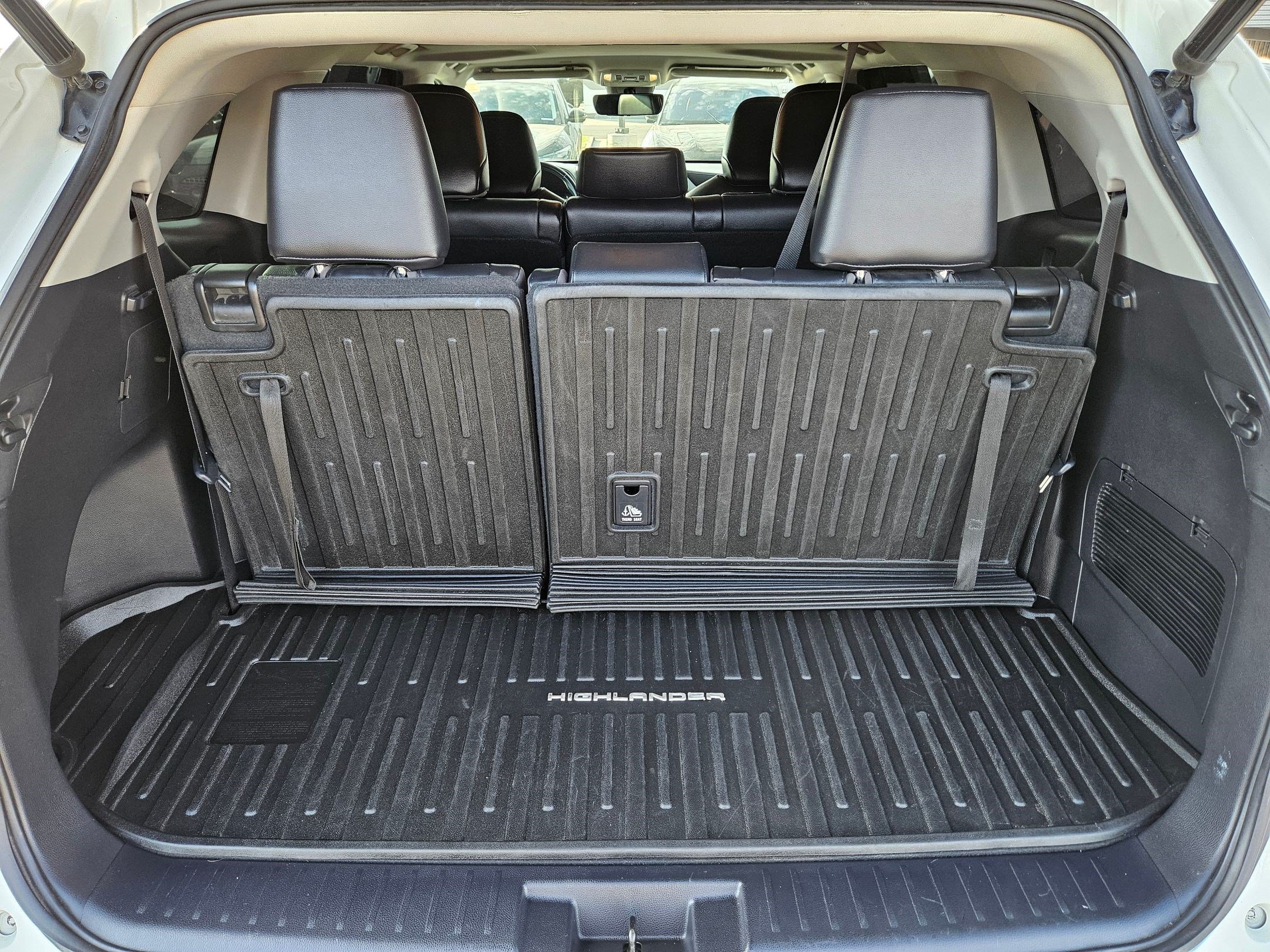 Used 2020 Toyota Highlander XLE AWD/4WD image 41