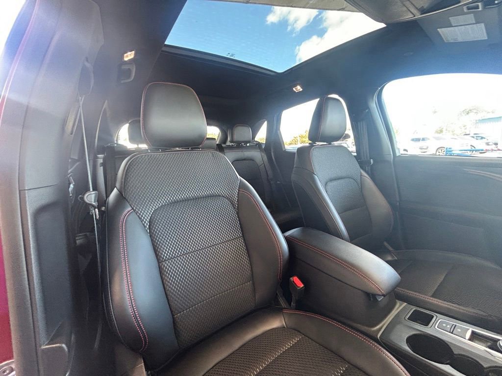 Certified 2025 Ford Escape ST-Line w/ Equipment Group 301A image 30