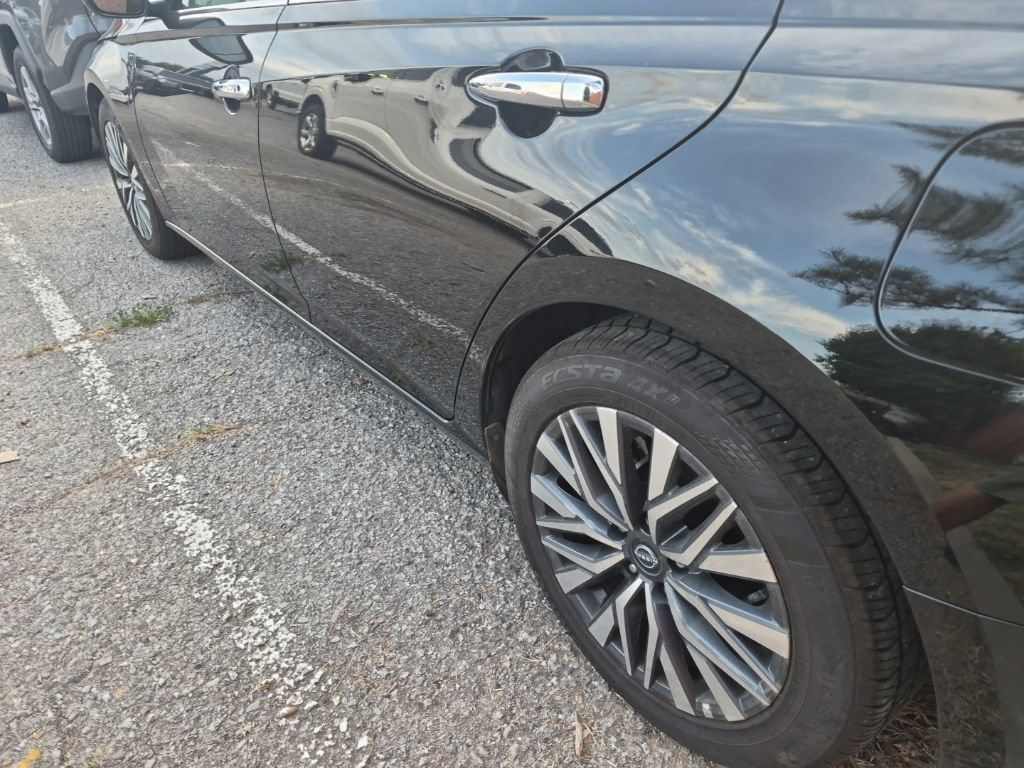 Used 2025 Nissan Altima 2.5 SV FWD image 9
