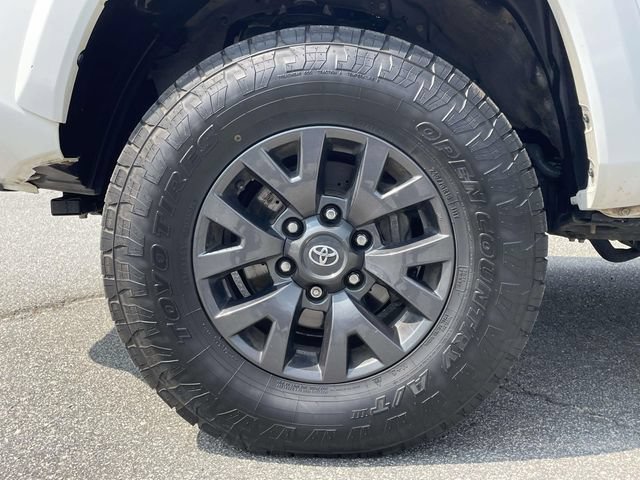 Used 2023 Toyota Tacoma SR5 AWD/4WD image 9