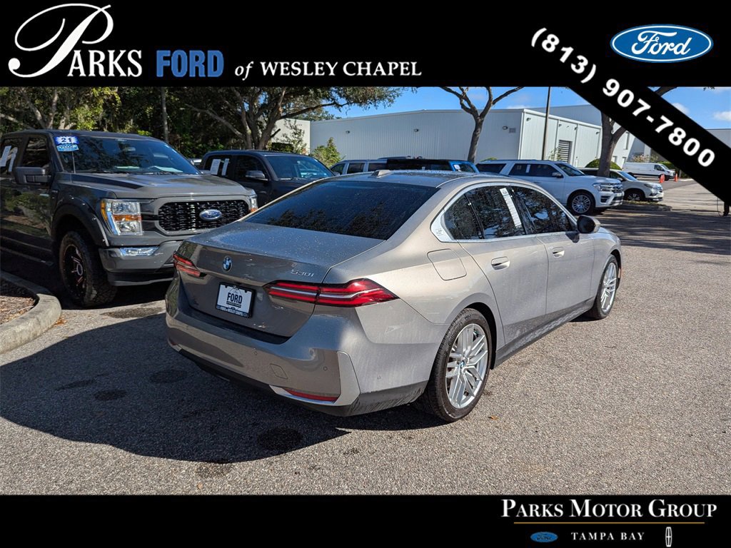 Used 2025 BMW 530i xDrive w/ Premium Package image 4