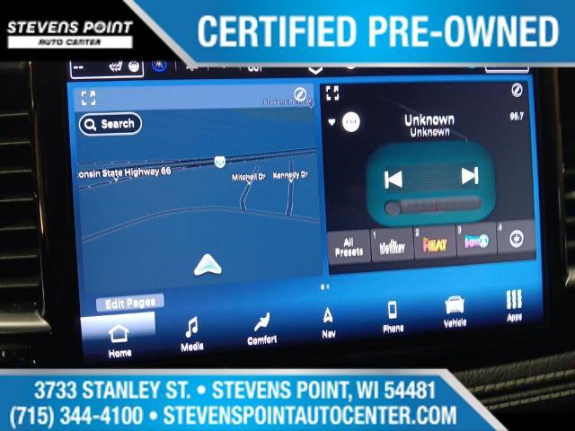 Used 2025 Chrysler Pacifica Limited image 21