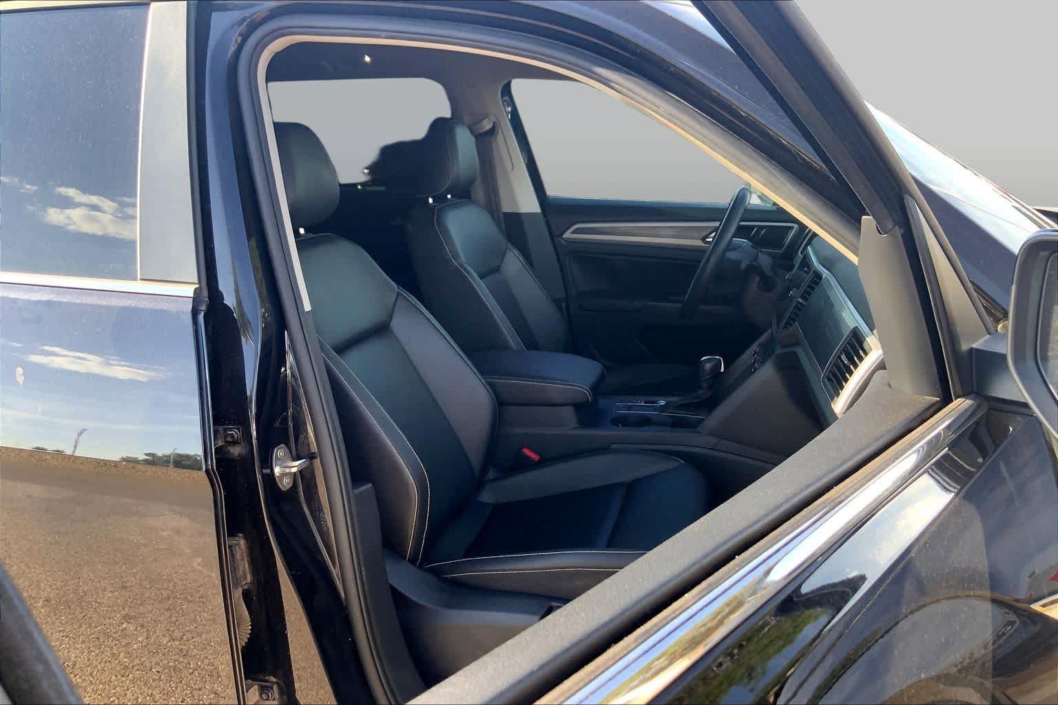 Used 2021 Volkswagen Atlas SE w/ Panoramic Sunroof Package FWD image 8