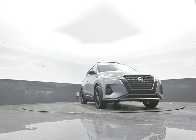 Used 2021 Nissan Kicks SR w/ SR Premium Package image 32