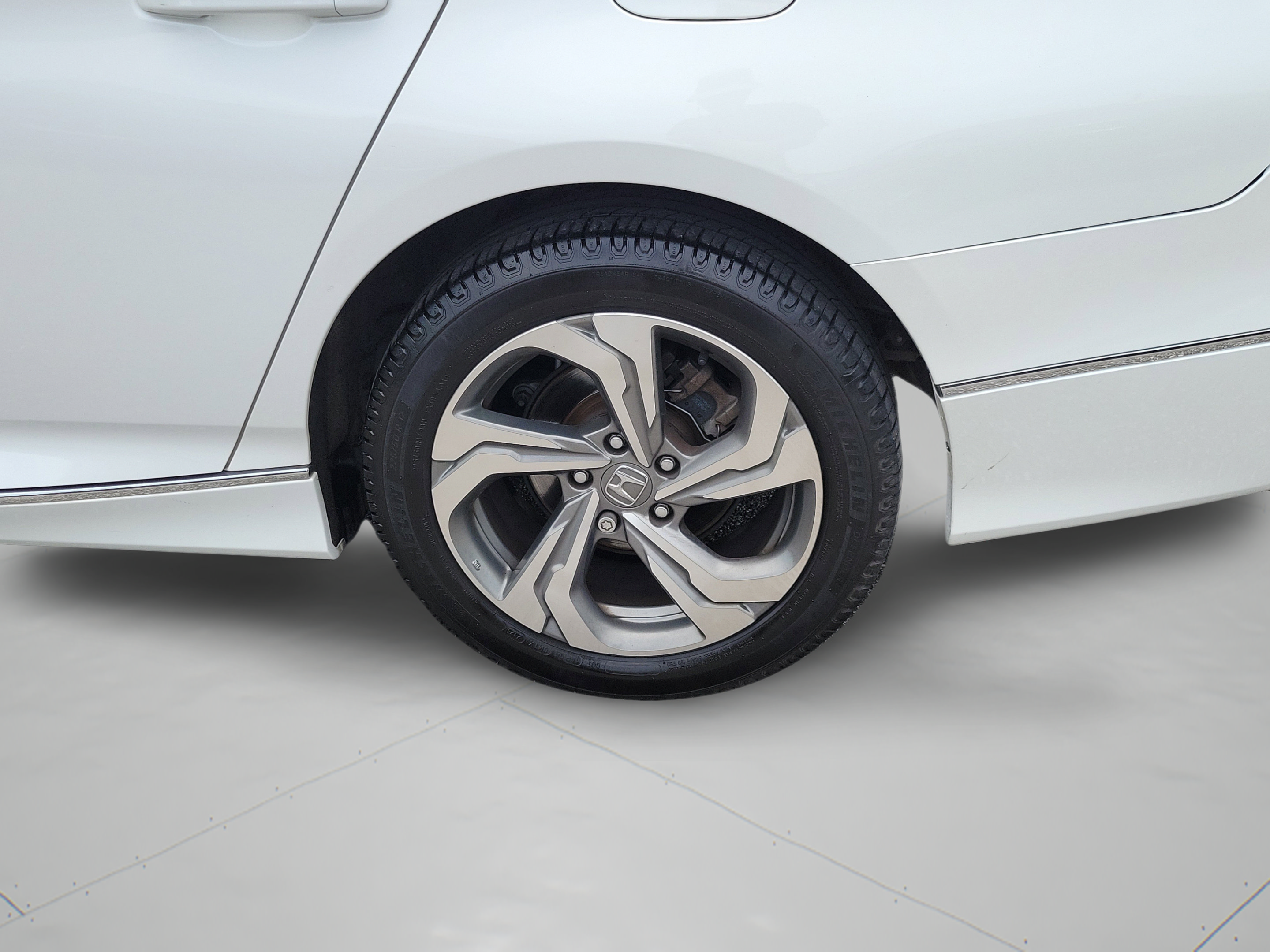Used 2018 Honda Accord EX image 31