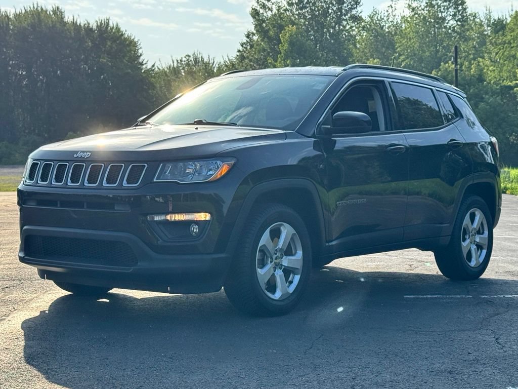 Used 2019 Jeep Compass Latitude w/ Popular Equipment Group AWD/4WD image 3