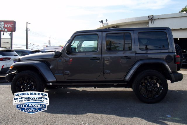 Used 2025 Jeep Wrangler Unlimited Sahara w/ Safety Group AWD/4WD image 7