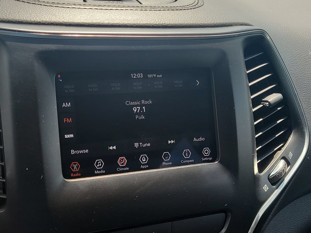 Used 2020 Jeep Cherokee Latitude Plus FWD image 18