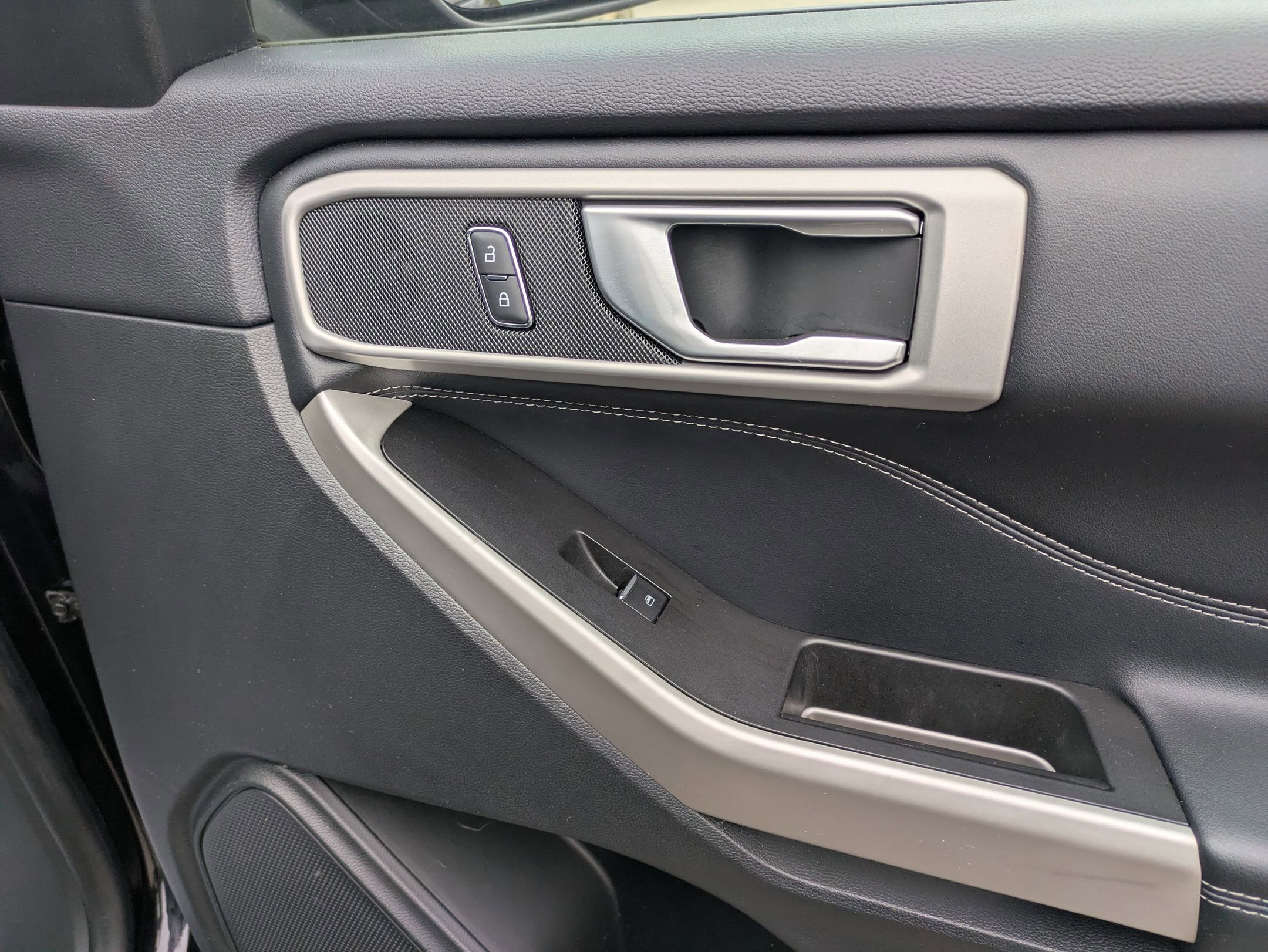 Certified 2022 Ford Explorer XLT w/ Equipment Group 202A image 35