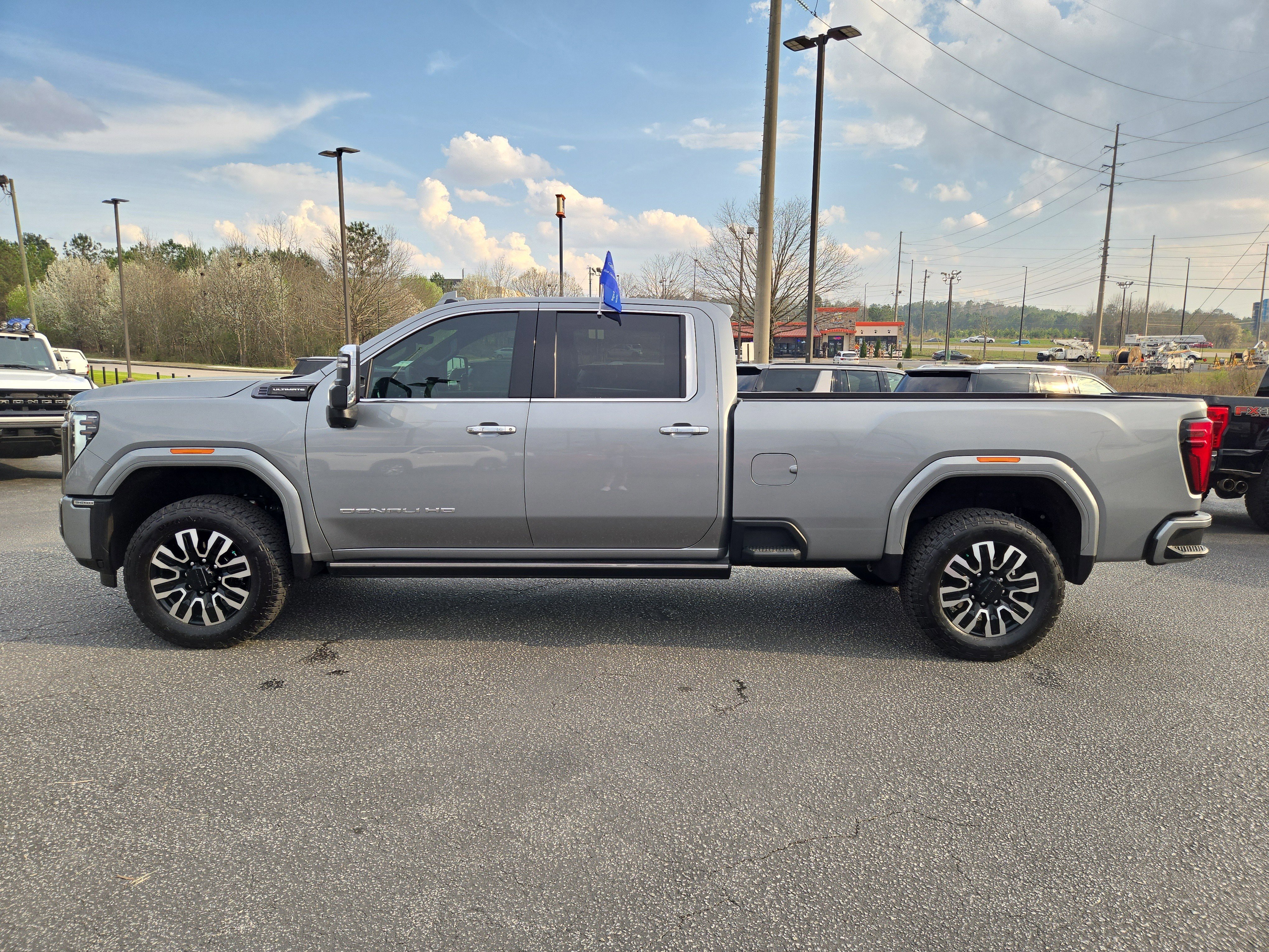 Used 2026 GMC Sierra 3500 Denali Ultimate image 8