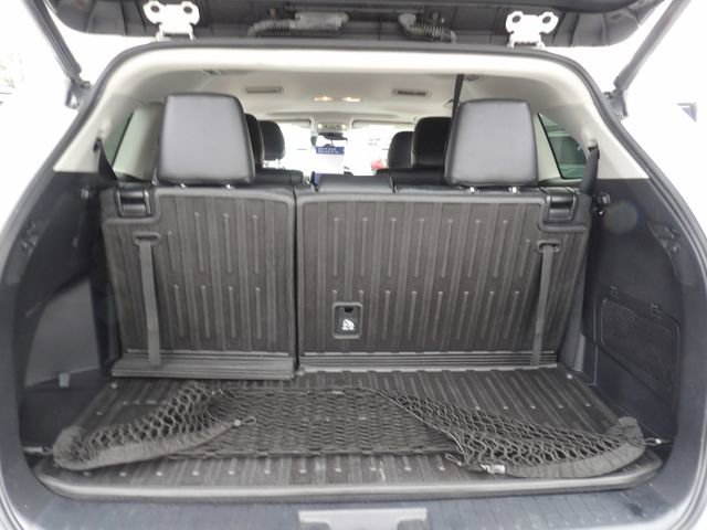 Used 2021 Toyota Highlander XLE AWD/4WD image 30