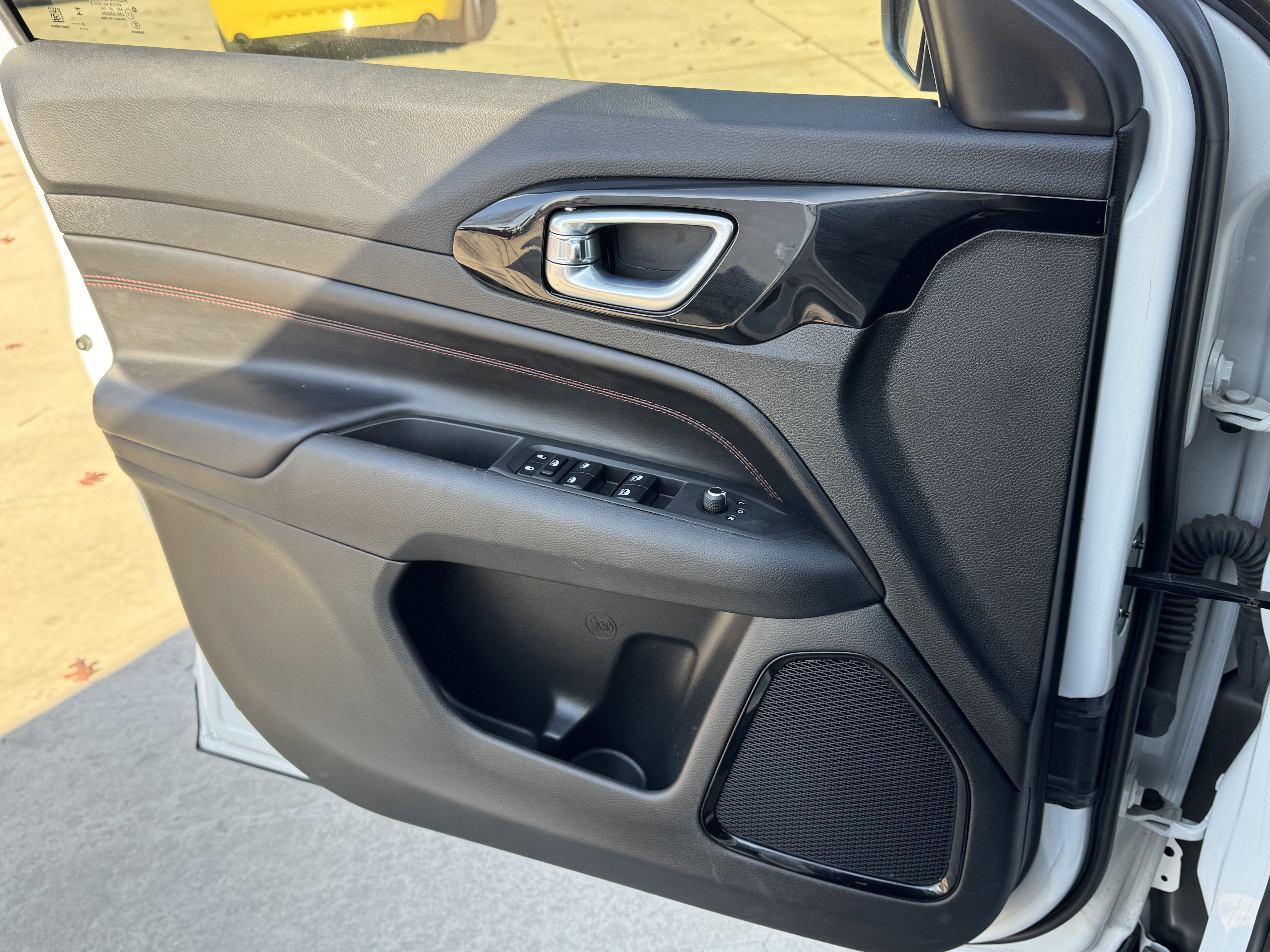 Used 2024 Jeep Compass Trailhawk image 21