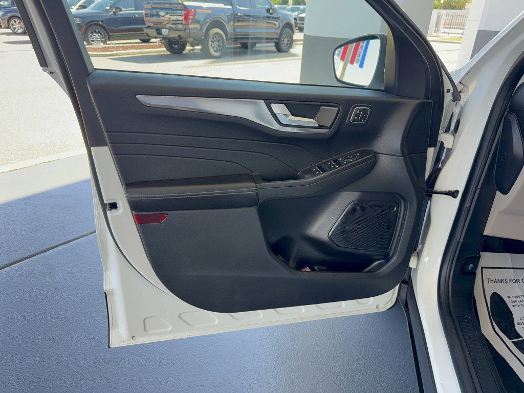 Certified 2022 Ford Escape Titanium AWD/4WD image 8