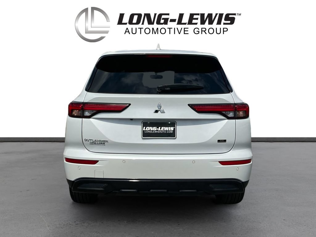 Used 2024 Mitsubishi Outlander SE Black Edition FWD image 5