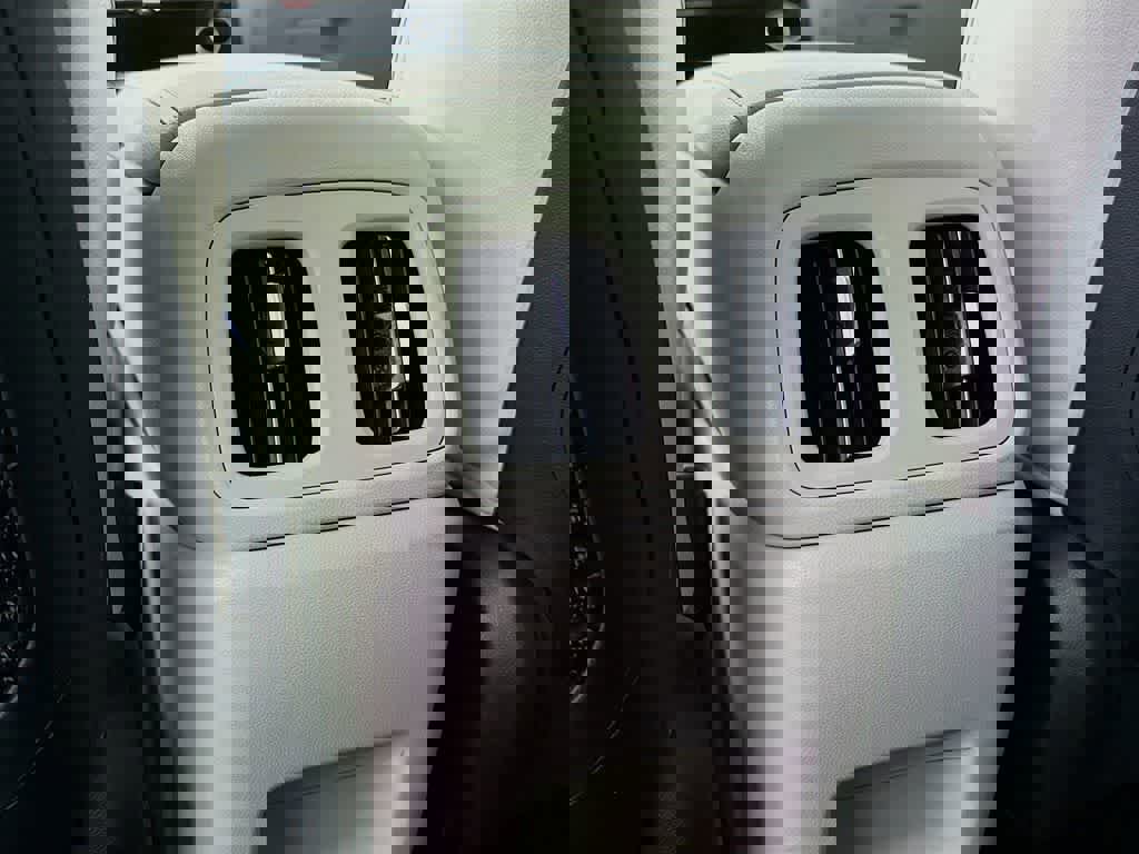 Used 2025 Hyundai Tucson Limited image 16