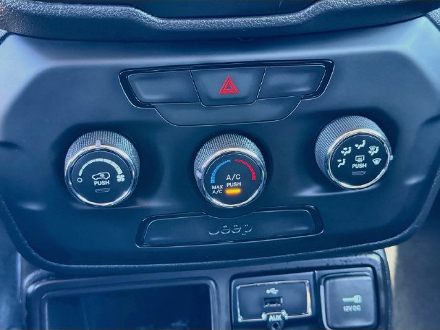 Used 2019 Jeep Renegade Sport FWD image 30