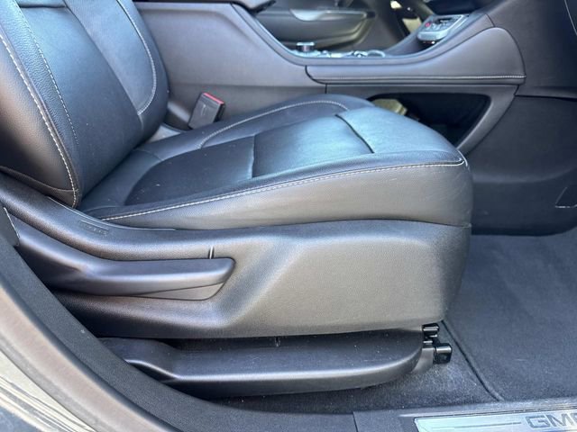 Used 2020 GMC Acadia SLT w/ Driver Alert Package II image 12