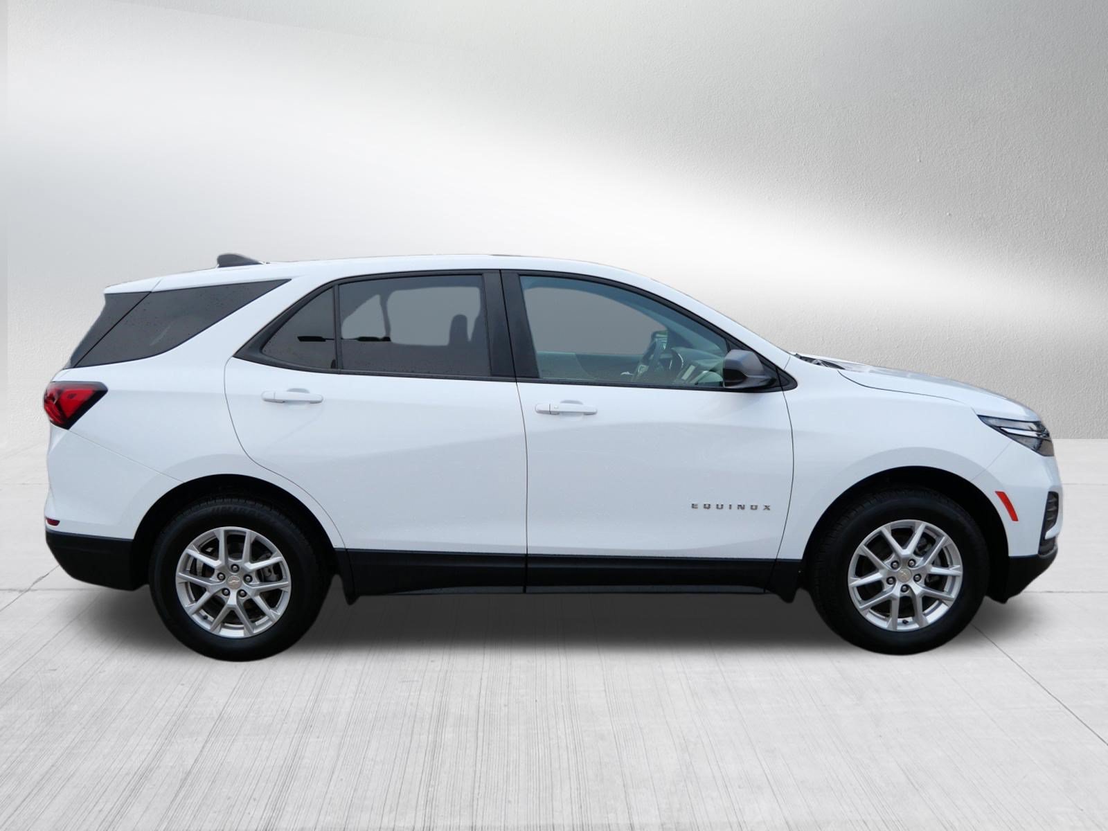 Used 2023 Chevrolet Equinox LS w/ LS Convenience Package AWD/4WD image 8
