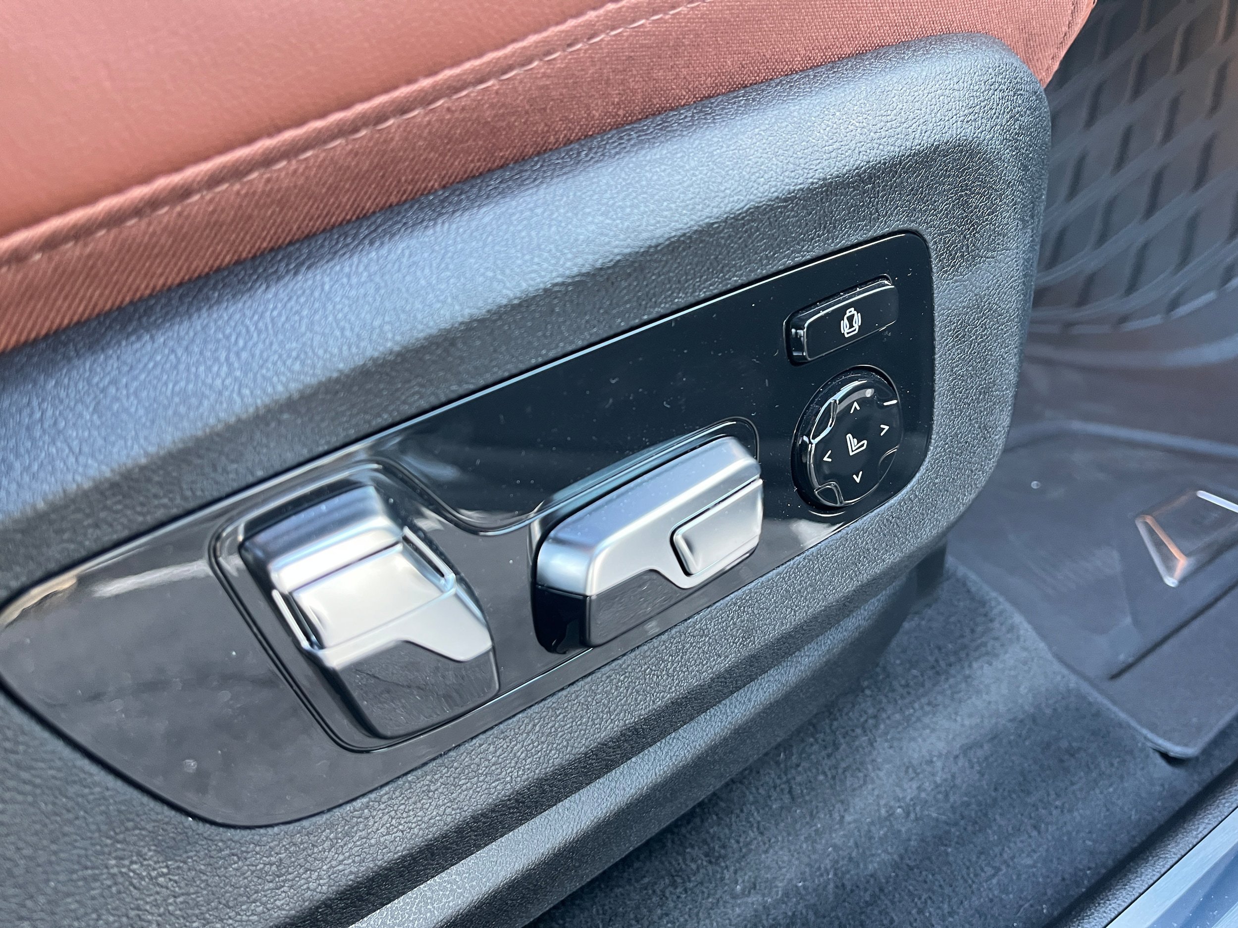 Used 2024 BMW X5 xDrive40i w/ M Sport Package AWD/4WD image 19