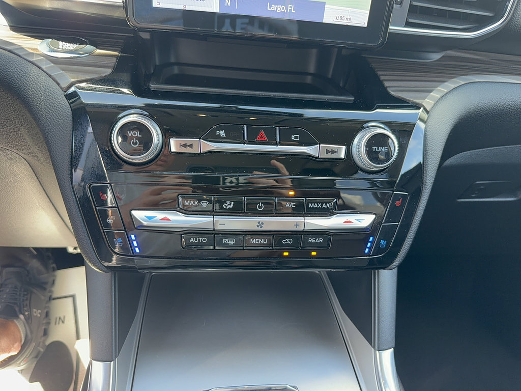 Certified 2022 Ford Explorer Limited RWD image 23