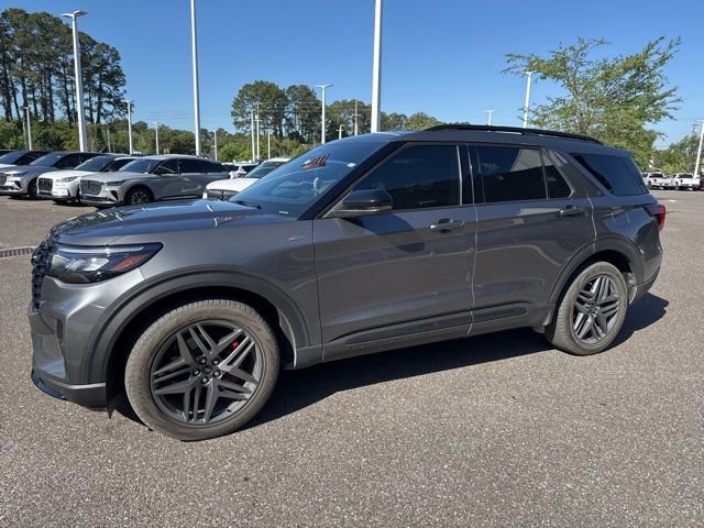 Certified 2026 Ford Explorer ST-Line w/ ST-Line Street Pack RWD image 14