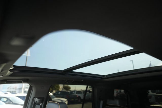 Used 2023 GMC Yukon AT4 w/ Technology Package image 11