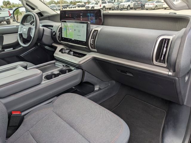 Certified 2025 Ford Expedition Active AWD/4WD image 14