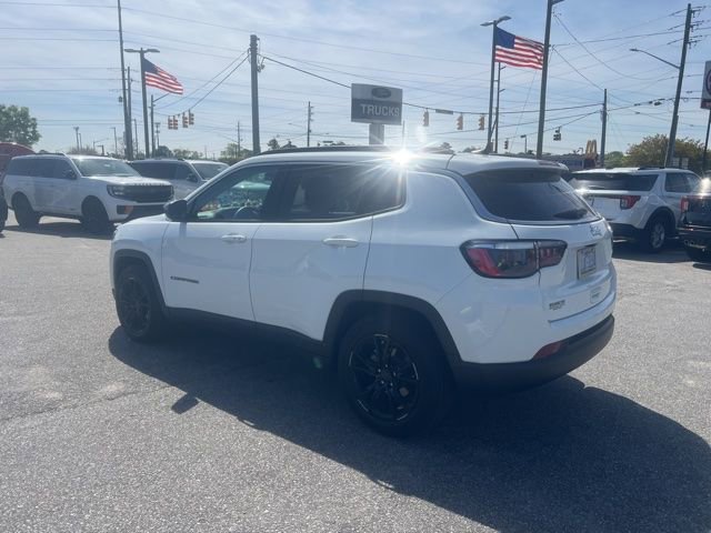 Used 2022 Jeep Compass Latitude w/ Sun and Sound Group FWD image 5