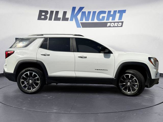 Used 2026 GMC Terrain Elevation w/ Elevation Premium Package FWD image 6