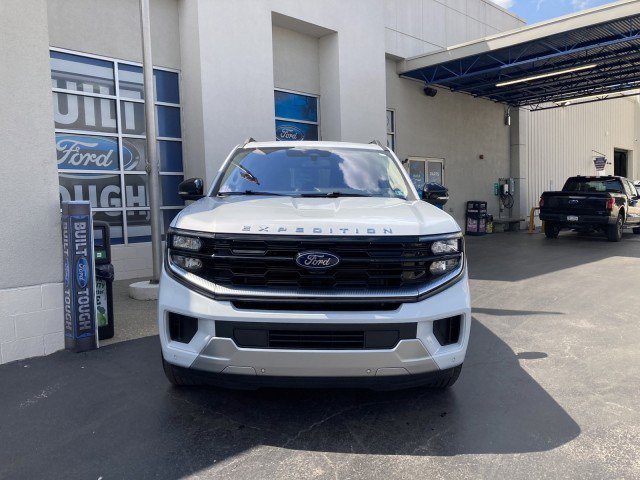 Certified 2025 Ford Expedition Max Platinum AWD/4WD image 3