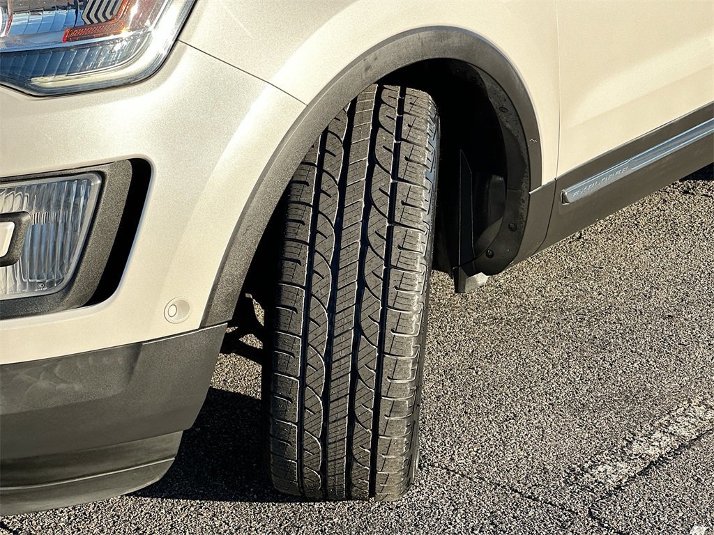 Certified 2017 Ford Explorer Limited w/ Equipment Group 301A image 25