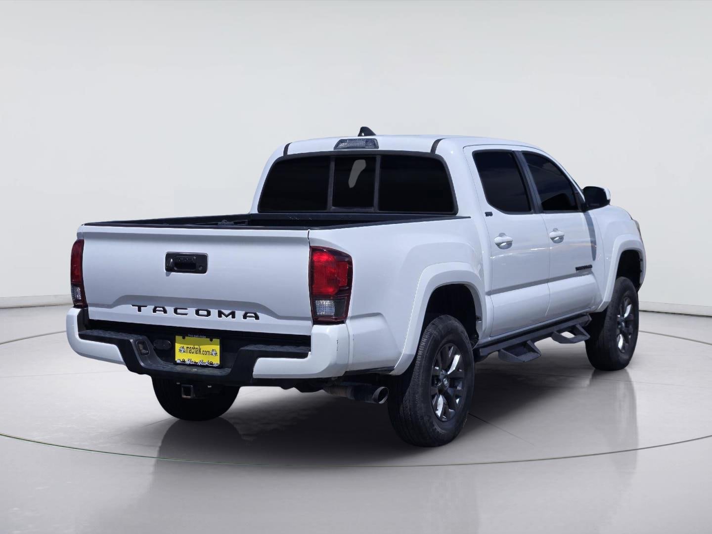 Used 2020 Toyota Tacoma SR5 w/ SR5 Appearance Package (SM) RWD image 8
