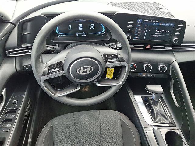 Used 2024 Hyundai Elantra SE FWD image 20